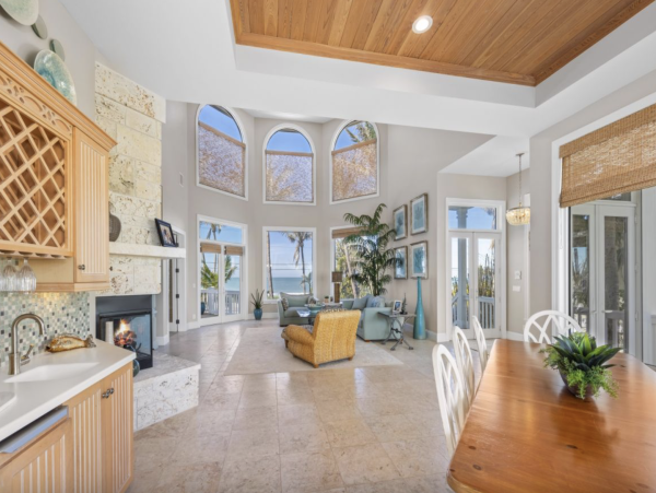 Bay to Gulf  Luxury Five Bedroom Vacation Home with Pool